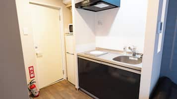 Room | Private kitchen | Microwave, stovetop, cookware/dishes/utensils