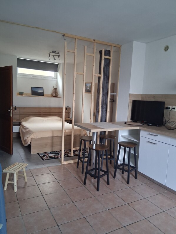 1 habitación, internet y ropa de cama 