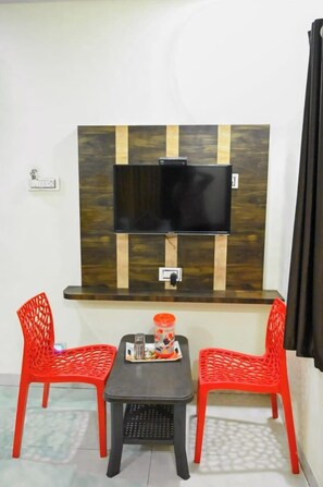 Deluxe Room | In-room dining