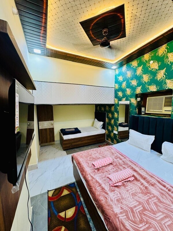 Comfort Triple Room | Free WiFi - Hotel dubey heritage (Haridwar)