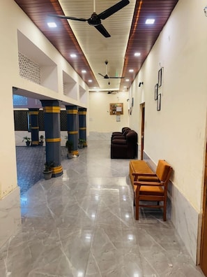 Lobby sitting area - Hotel dubey heritage (Haridwar)