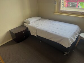 Chambre Simple, vue ville