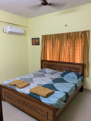 2 bedrooms, iron/ironing board, WiFi