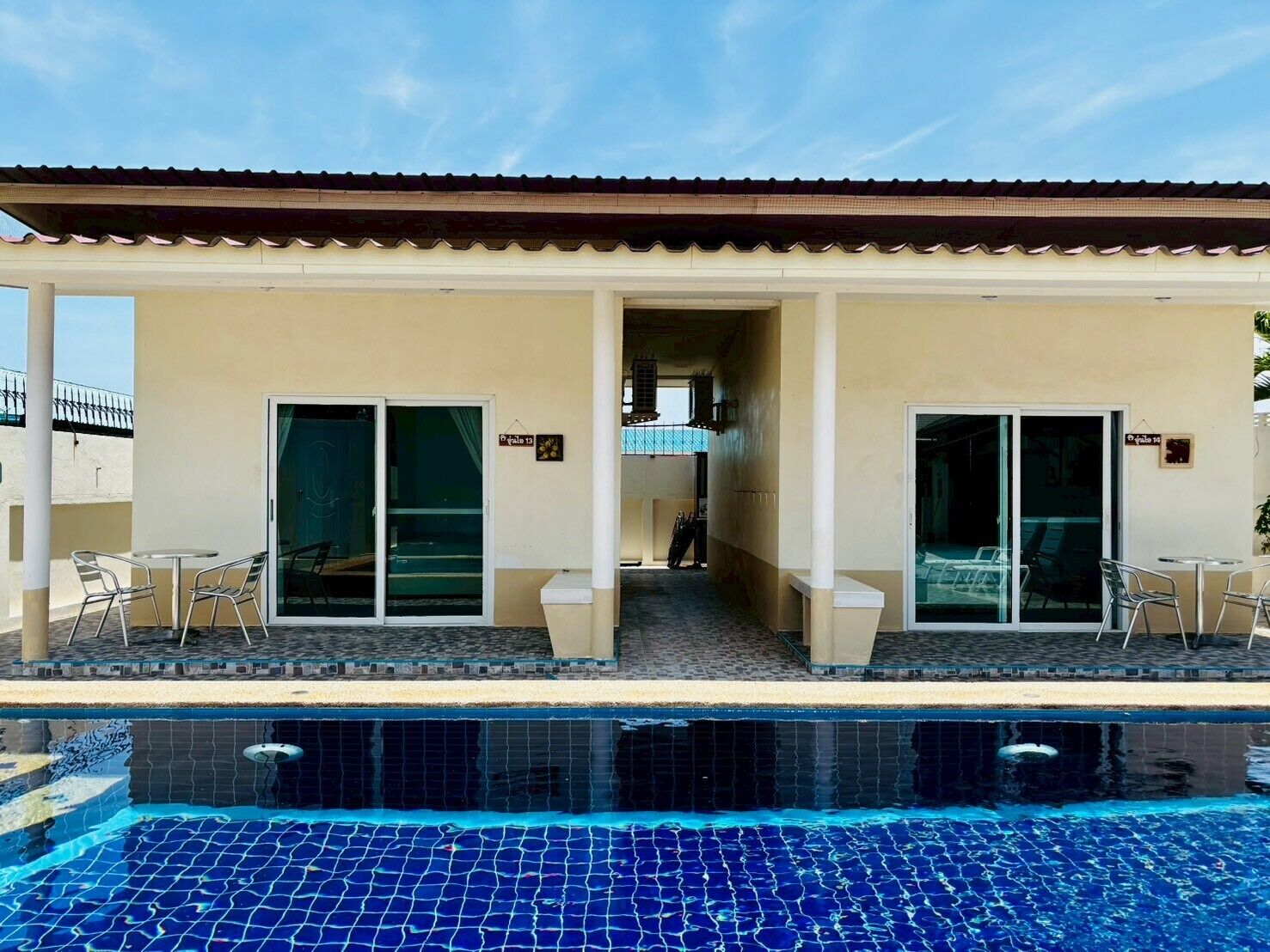 Basic Bungalow, Lanai, Pool View | Laptop workspace, free WiFi