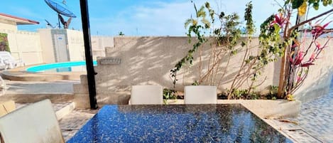 Laptop workspace, free WiFi