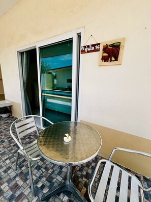 Basic Bungalow, Lanai, Pool View