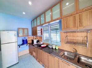 Family House, Lanai, Pool View
