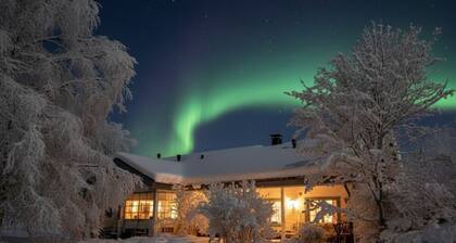 Cozy Riverside House with Private Sauna & Free Parking