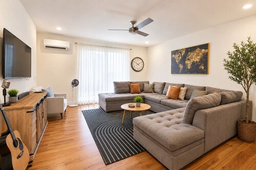 Luxury 3BR/4BA townhome with 2 Car Garage in Nashville and close to the Airport.
