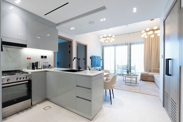 Fridge, microwave, oven, stovetop