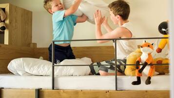 2 bedrooms, internet, bed sheets