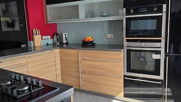 微波炉、烤箱、炉灶、洗碗机