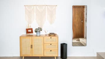 House, 2 Bedrooms, Patio, Garden View | Interior