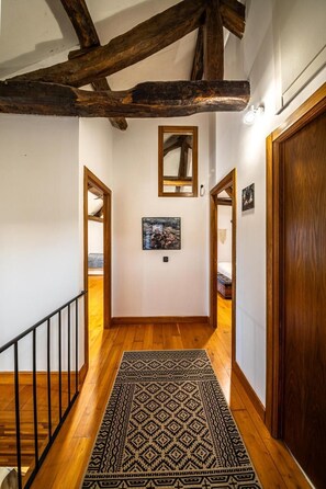 Nhà, 2 phòng ngủ, sân hiên, quang cảnh vườn | Nội thất