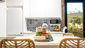 House, 2 Bedrooms, Patio, Garden View | Interior