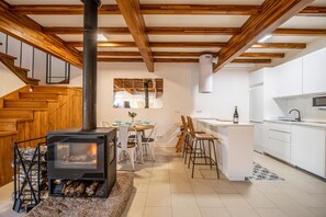 House, 2 Bedrooms, Patio, Garden View | Bahagian dalam