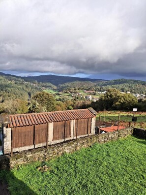 منزل - غرفتا نوم - برواق - منظر للحديقة | واجهة المنشأة