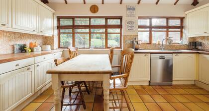 18 century cottage nr Harry Potter Studios, London & Luton Airport. Pet friendly