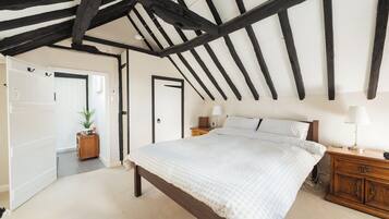 3 soverom, strykejern/-brett, wi-fi og sengetøy