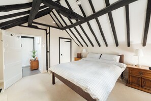 3 chambres, fer et planche à repasser, Wi-Fi, draps fournis