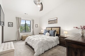 Desk, iron/ironing board, free WiFi, bed sheets