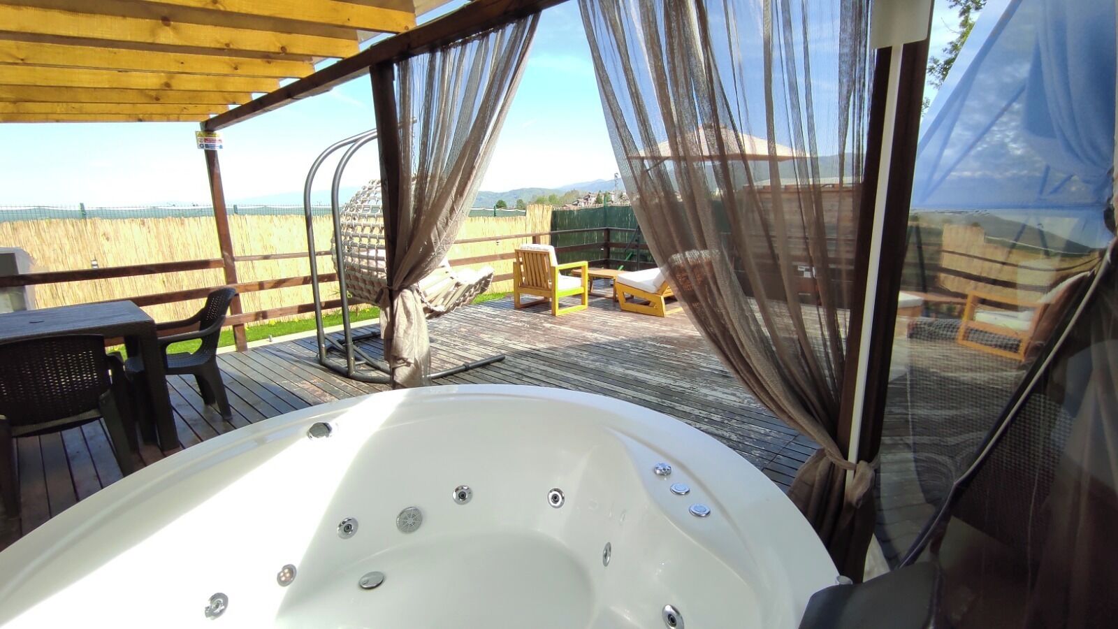 Economy Tent | Jetted tub