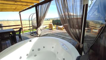 Economy Tent | Jetted tub