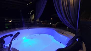 Economy Tent | Jetted tub