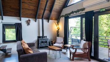 Bungalow familiar, aire acondicionado, vista a la montaña | Ropa de cama de alta calidad y camas Select Comfort