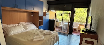 Cozy Apartment with Private Bathroom, Fully Equipped Kitchen, and Terrace