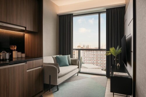 Luxury 2 Bedroom Apartment 3min stroll to Buona Vista MRT