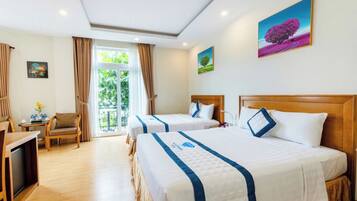 Familiekamer, balkon | Een bureau, gratis wifi, beddengoed