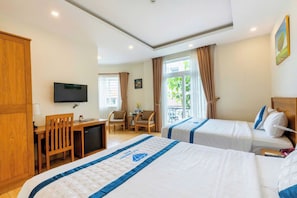 Chambre Familiale, balcon | Bureau, Wi-Fi gratuit, draps fournis