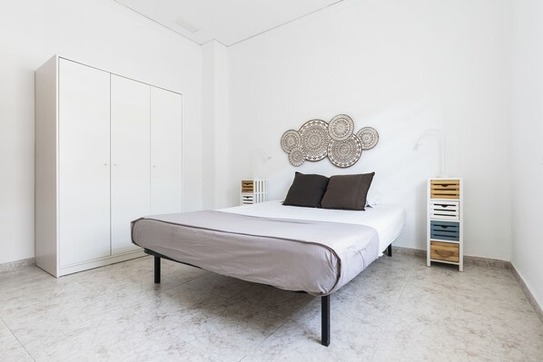 3 bedrooms, iron/ironing board, Internet, bed sheets