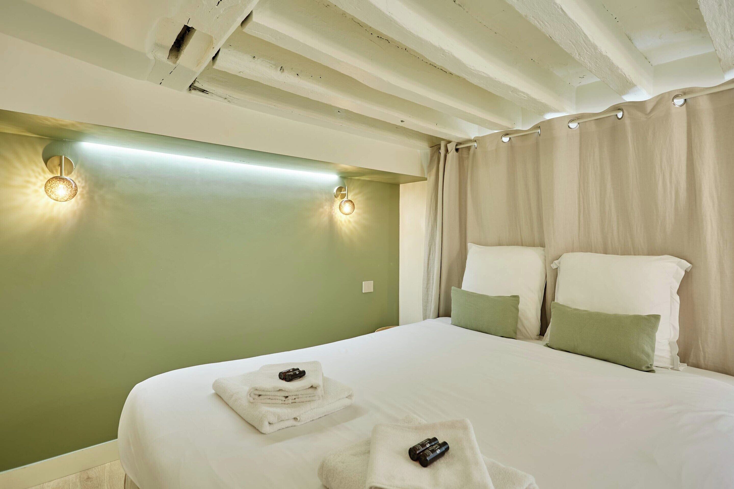 Apartemen | 2 kamar tidur, ruang kerja ramah laptop, dan setrika/meja setrika