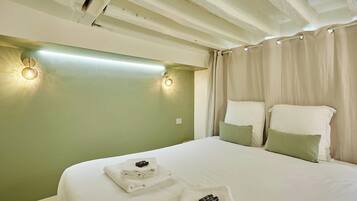 Apartemen | 2 kamar tidur, ruang kerja ramah laptop, dan setrika/meja setrika