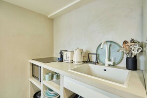 Apartment | Private kitchen | Fridge, microwave, dishwasher, coffee/tea maker - Chic Duplex With AC Bastille & Marais (Paris)