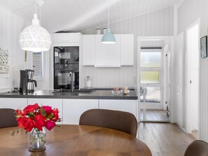 Fridge, microwave, dishwasher, cookware/dishes/utensils