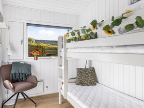 3 bedrooms, Internet