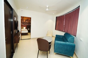 Chambre Triple Exécutive | Restauration dans la chambre