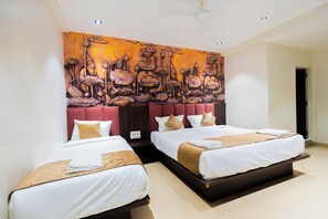 Luxury Triple Room, Balcony, City View | Iron/ironing board, free WiFi