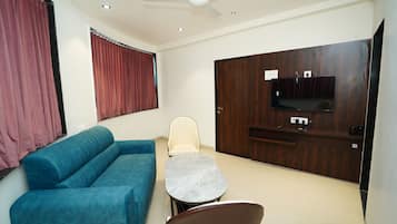 Luksus-værelse til 3 personer - balkon - byudsigt | Opholdsområde