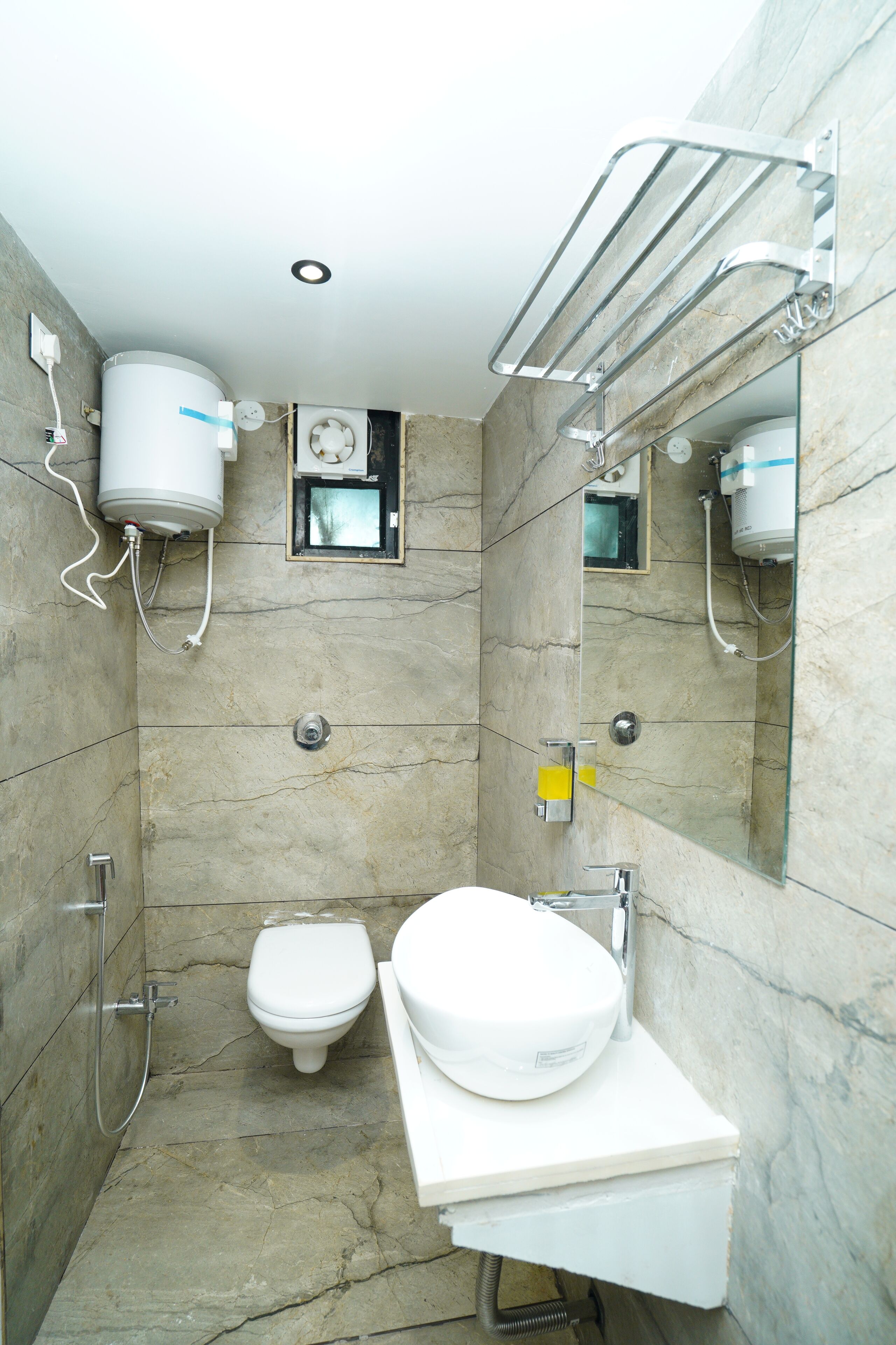 Habitación doble Deluxe | Baño | Regadera, toallas, jabón, shampoo 