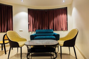 Luxury Suite | Iron/ironing board, free WiFi