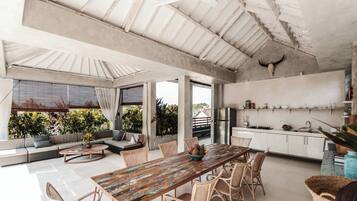 Executive Apartment | Dining room