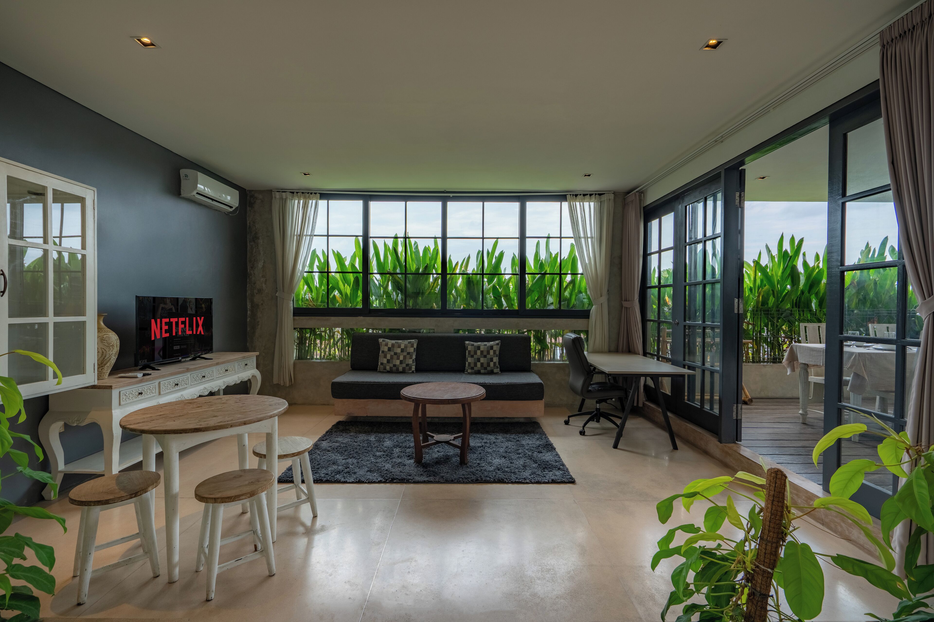 ビジネス アパートメント | リビングルーム | 薄型テレビ