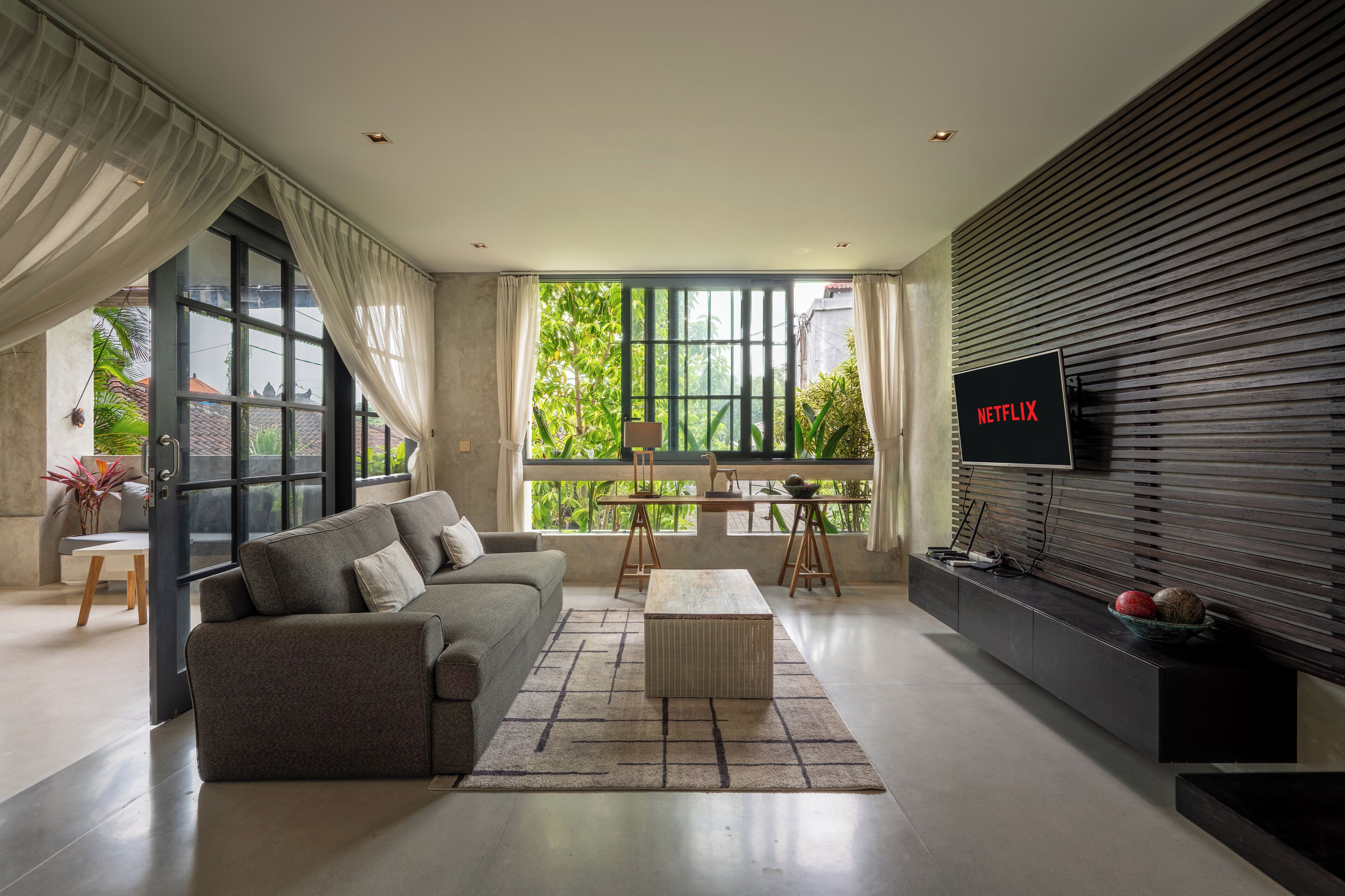 コンフォート アパートメント | リビングルーム | 薄型テレビ