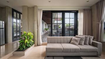 Căn hộ Deluxe | Phòng khách | TV màn hình phẳng