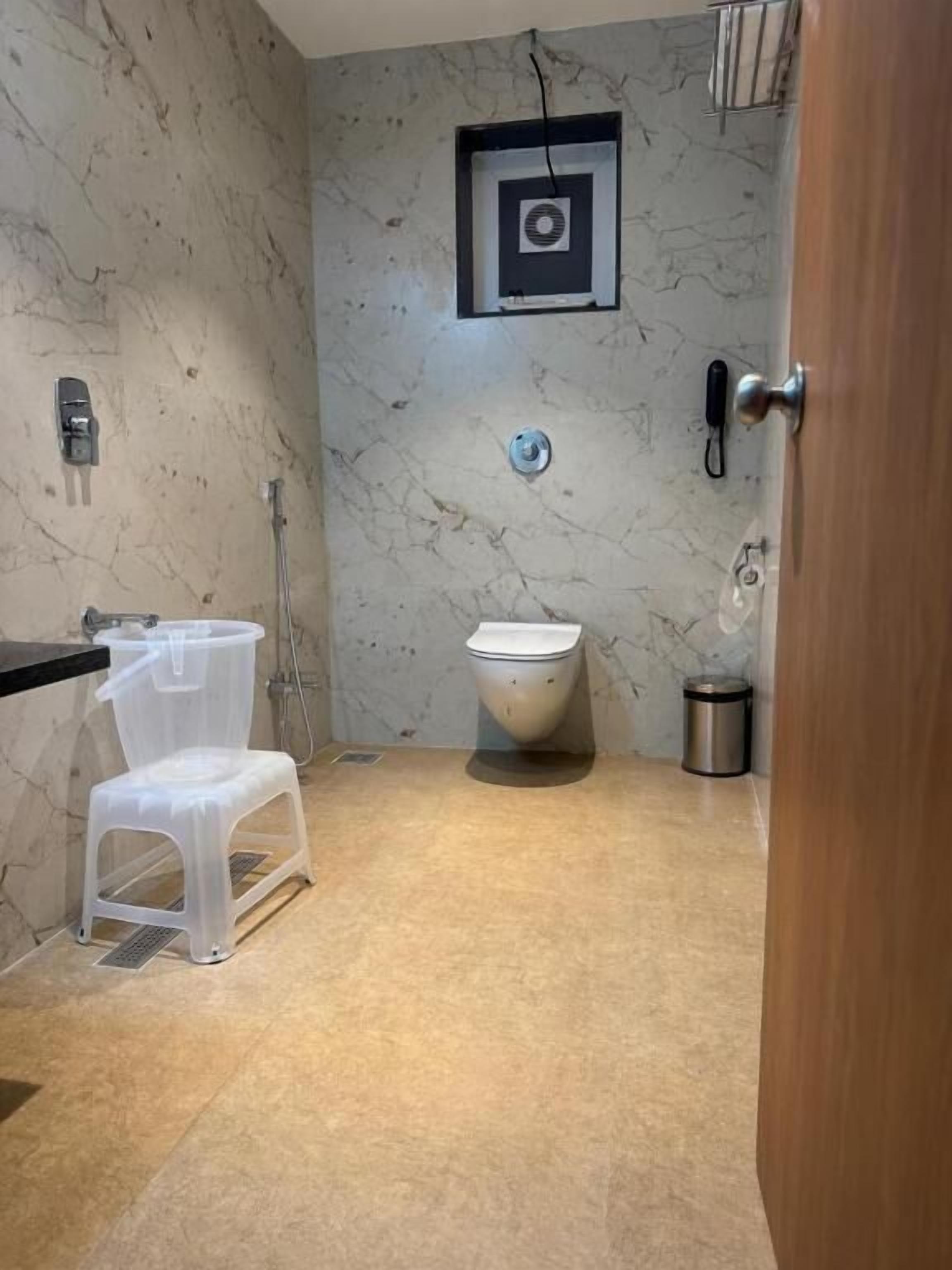 Towels, soap, shampoo, toilet paper