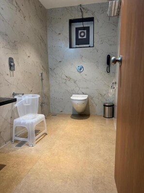 Handtücher, Seife, Shampoo, Toilettenpapier
